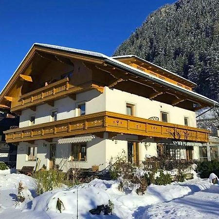 Gaestehaus Elisabeth Bed & Breakfast Mayrhofen Exterior photo